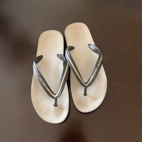 marc jacobs flip flops